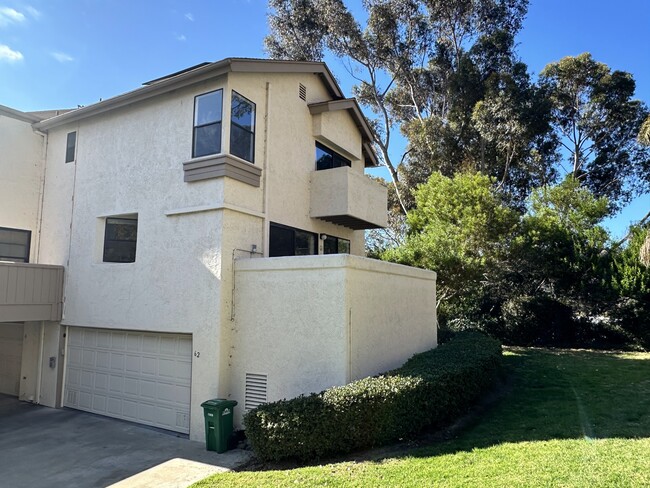 2732 Ariane Dr in San Diego, CA - Building Photo - Building Photo