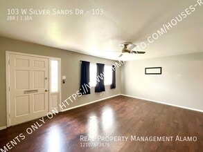 103 W Silver Sands Dr in San Antonio, TX - Foto de edificio - Building Photo