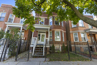 3743 W Shakespeare Ave, Unit 1 in Chicago, IL - Foto de edificio - Building Photo