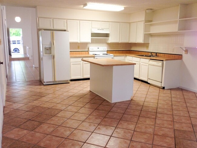 2803 Meadowgrass Ln in Houston, TX - Building Photo - Building Photo