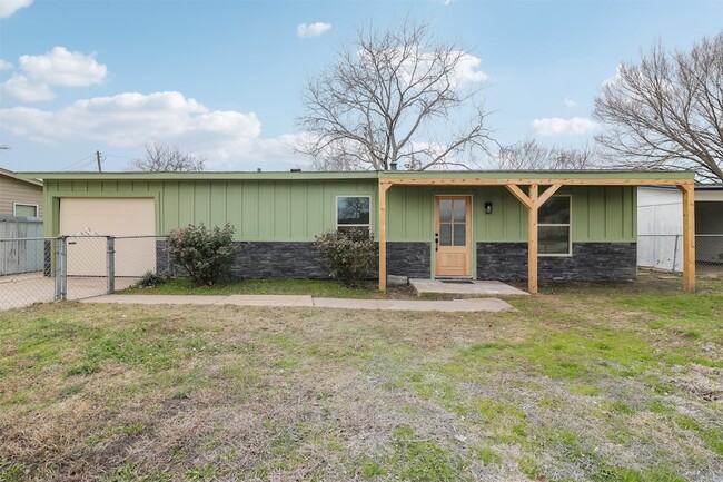 property at 1211 Gate Ln Dr