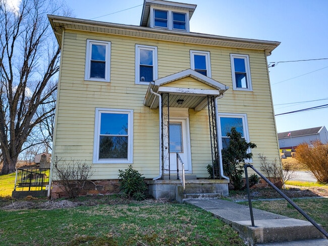 305 N Clay Rd in Lititz, PA - Foto de edificio - Building Photo