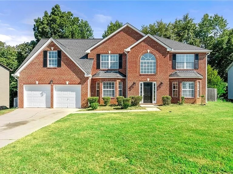 2443 Deer Springs Ct in Ellenwood, GA - Foto de edificio