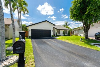 2724 NW 124th Ave in Coral Springs, FL - Building Photo - Building Photo