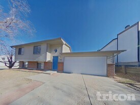 10612 Bellaire St in Thornton, CO - Building Photo