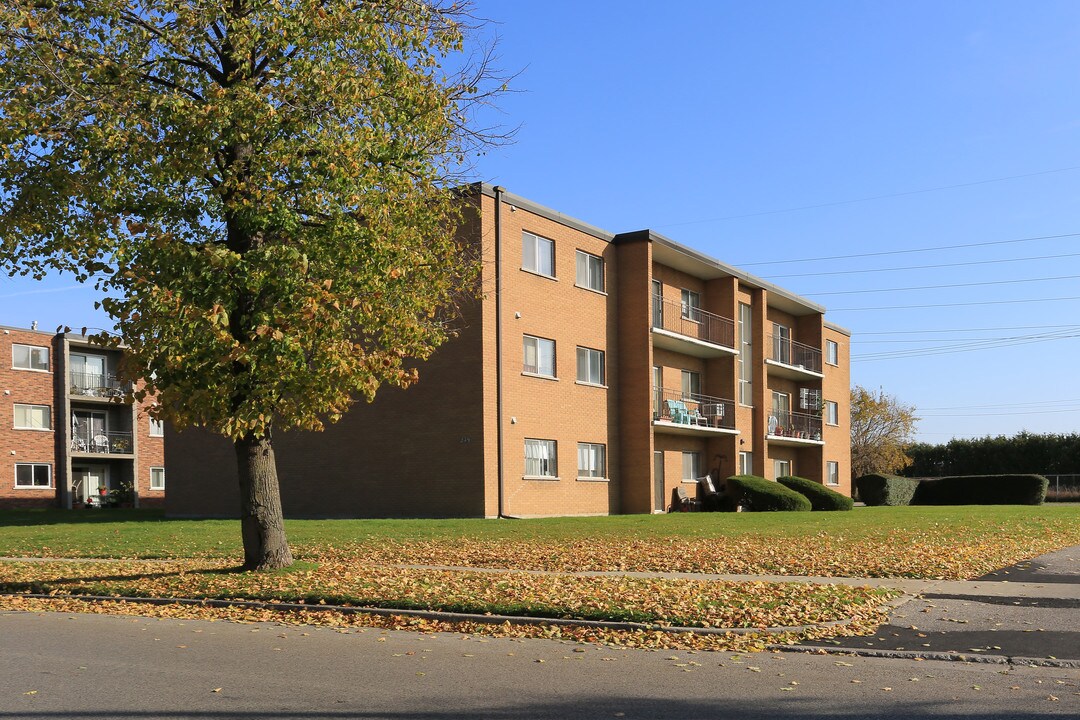 Traynor Avenue Apartments in Kitchener, ON - Building Photo