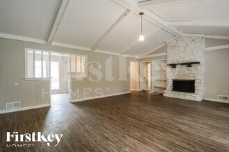 6030 Elk Grove Rd in Memphis, TN - Foto de edificio - Building Photo