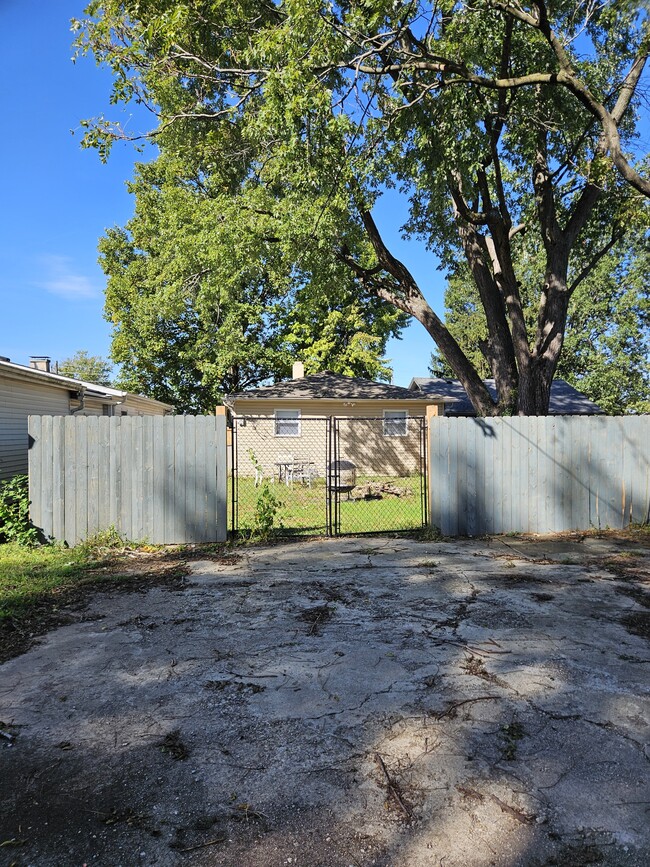 4107 Weaver Ave in Indianapolis, IN - Foto de edificio - Building Photo