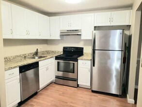 130 English Village Rd in Manchester, NH - Building Photo - Building Photo