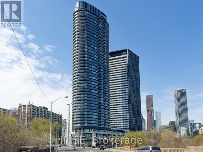 575-2575 Bloor St E in Toronto, ON - Building Photo - Building Photo