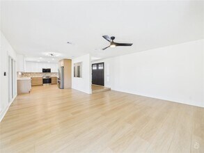 9400 Longvale Dr in Austin, TX - Building Photo - Building Photo