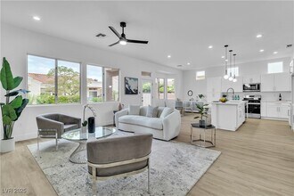 10801 Clarion Ln in Las Vegas, NV - Building Photo - Building Photo