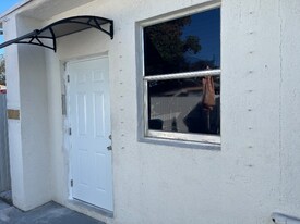 3191-319145 NW 45th St in Miami, FL - Building Photo