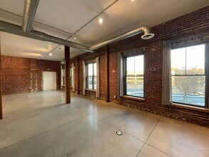 54 Old Granite St in Manchester, NH - Building Photo - Building Photo