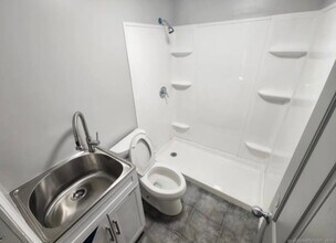 1610 Iranistan Ave, Unit b04 in Bridgeport, CT - Building Photo - Building Photo