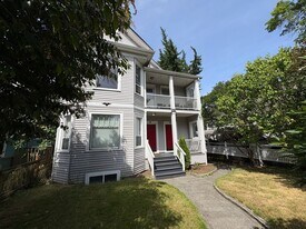 121 13th Ave E in Seattle, WA - Building Photo