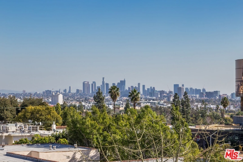 1539 N Laurel Ave, Unit 305 in Los Angeles, CA - Foto de edificio