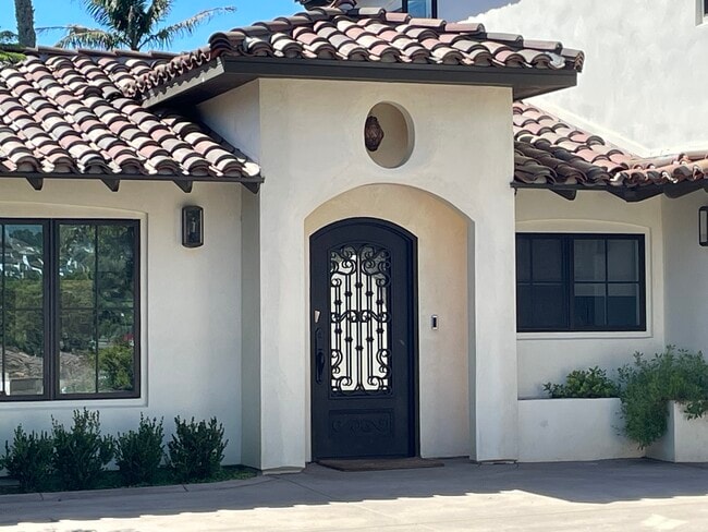 1046 Sidonia St in Encinitas, CA - Foto de edificio - Building Photo