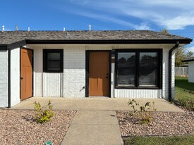 501 S Cedar St in Lindsborg, KS - Building Photo