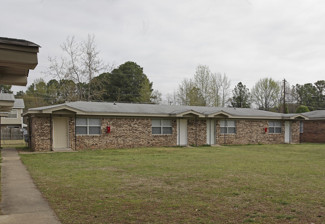 1320 Plummer Dr in Jacksonville, AR - Foto de edificio