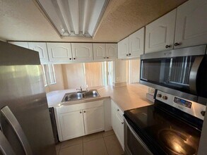 332 Caribbean Dr in Davenport, FL - Foto de edificio - Building Photo