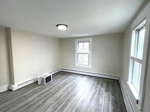 26 Kenwood St, Unit 2 in Cambridge, MA - Building Photo - Building Photo