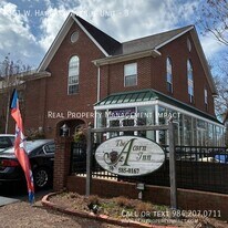 301 W Haggard Ave in Elon, NC - Building Photo