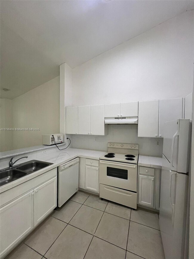 property at 1661 SE 28th St