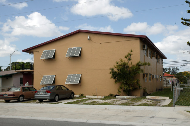 1124 W 3rd Ave in Hialeah, FL - Building Photo - Building Photo