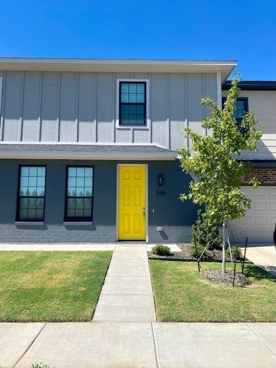 395 Hampton Pl in Burleson, TX - Foto de edificio