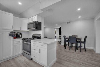 3521 NW 35th Ave in Lauderdale Lakes, FL - Building Photo - Building Photo