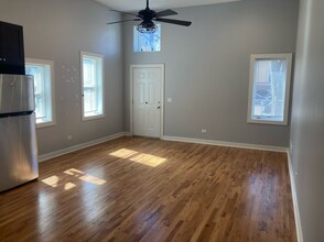 1929 W Montrose Ave, Unit 1S in Chicago, IL - Building Photo - Building Photo