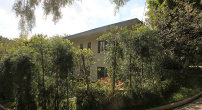 4201 Glenalbyn Dr in Los Angeles, CA - Foto de edificio - Building Photo