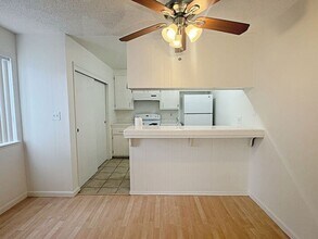 5648 Madison Ave in Sacramento, CA - Building Photo - Building Photo