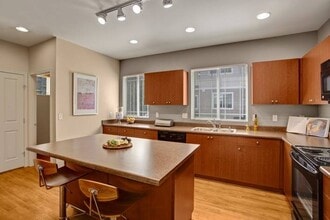 Brookstone at Edgewater Townhomes in Puyallup, WA - Building Photo - Building Photo
