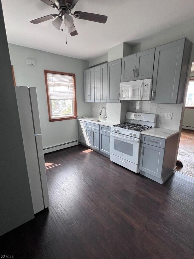 25 Bowdoin St in Clifton, NJ - Building Photo - Building Photo