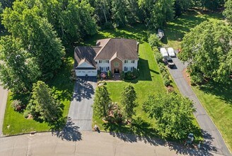 48 Blue Hills Dr in Guilford, CT - Building Photo - Building Photo