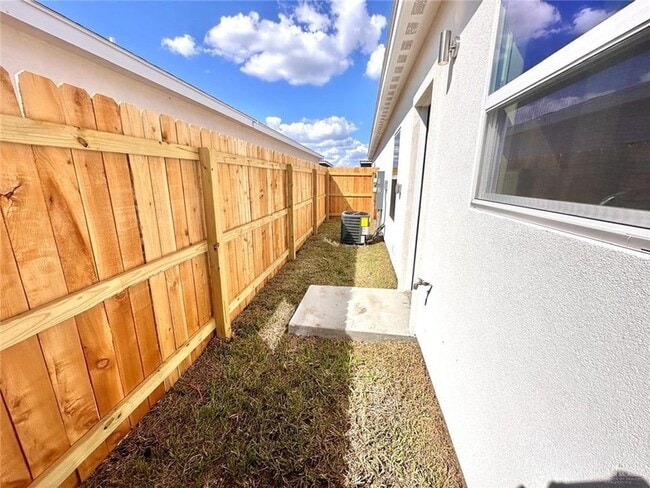 4004 Walnut Ave, Unit 3 in McAllen, TX - Building Photo - Building Photo