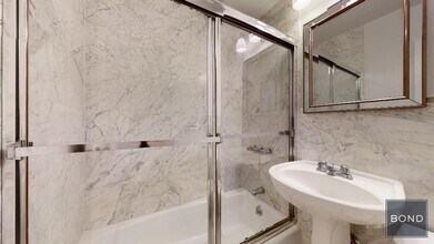 229 E 80th St in New York, NY - Building Photo - Building Photo