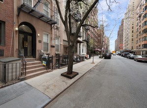 329 E 52nd St in New York, NY - Building Photo - Building Photo