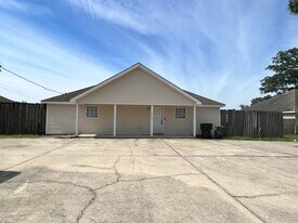 2633 Mission Rd in Tallahassee, FL - Building Photo