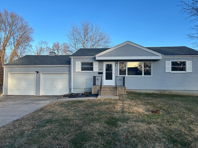 property at 1900 W Clark St