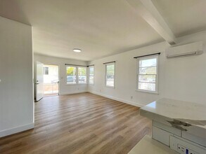 234 S 12th St in Santa Paula, CA - Foto de edificio - Building Photo