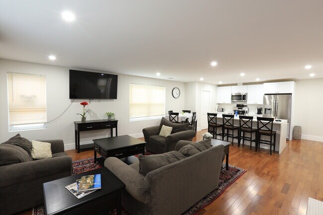 290 Riverside Ave in Medford, MA - Building Photo - Building Photo