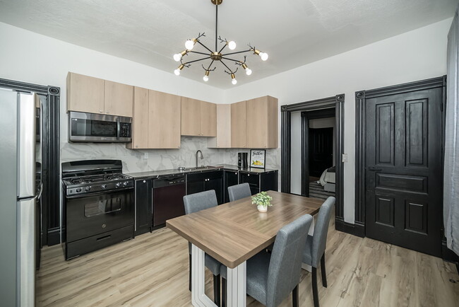3923 S Grand Blvd, Unit 2ND Floor