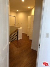 120 S Crescent Dr, Unit 305 in Beverly Hills, CA - Building Photo - Building Photo