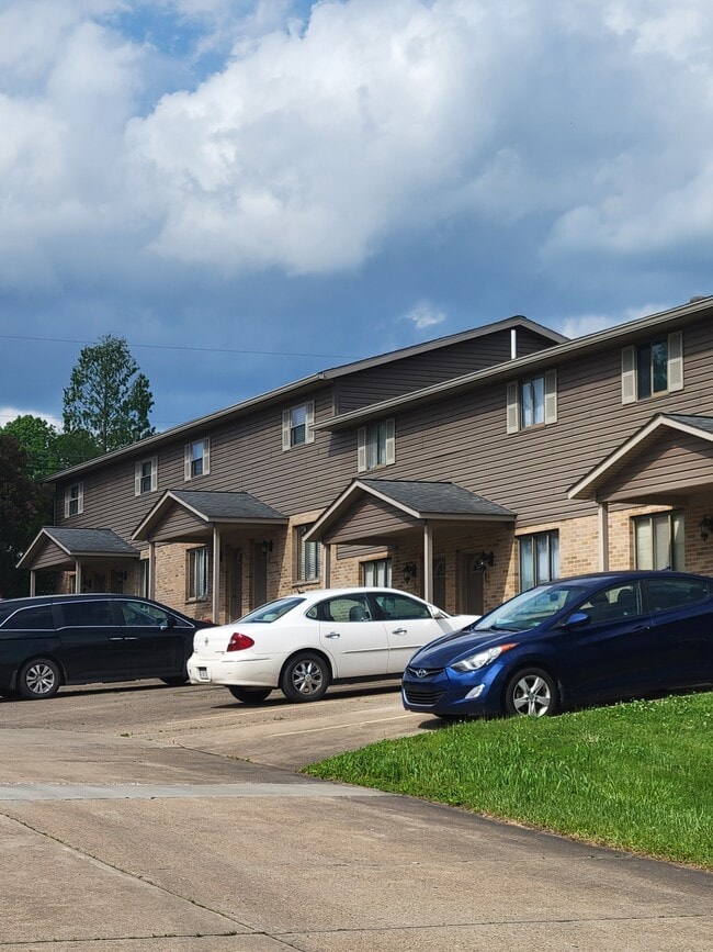Knotts / Camelot Apartments in Parkersburg, WV - Building Photo - Building Photo