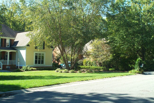 5913 Brookmeade Ter in Glen Allen, VA - Foto de edificio - Building Photo
