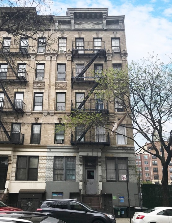 309 E 110th St in New York, NY - Building Photo