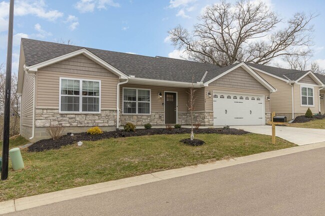 14 Persimmon Dr in Hamilton, OH - Foto de edificio - Building Photo